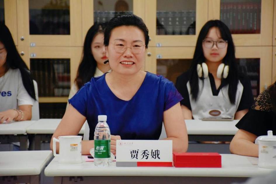 beat365体育官网平台教育基金会副秘书长贾秀娥发言